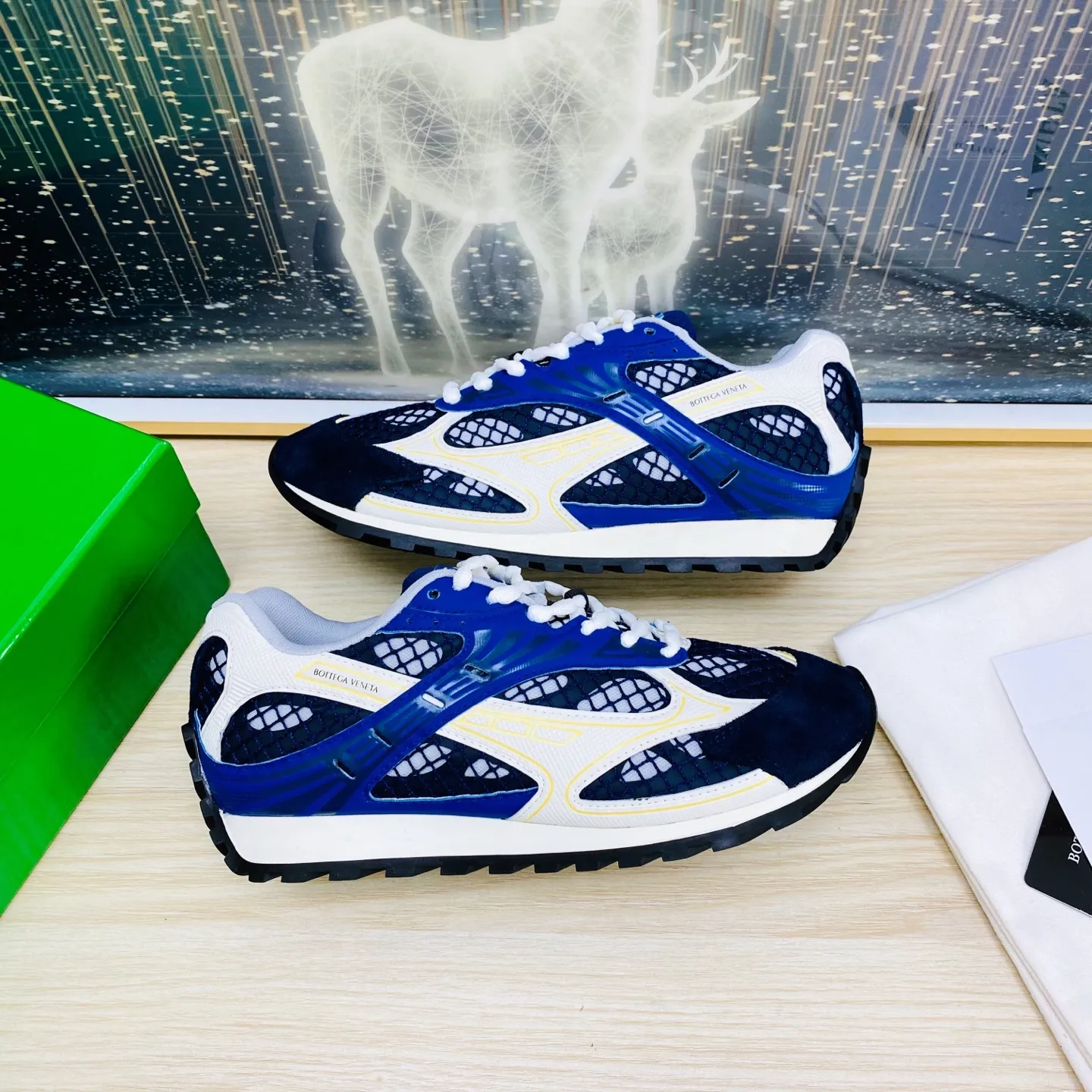 p620🐮🐮High-end version, the original 1:1 couple style new model is on the shelves🔥BV Orbit sneakers Wang Yibo's same style couple's Dad Runner sneakers, made of lightweight technical mesh fabric. Features a geometric patterned rubber outsole. The outsole is made of color-blocked TPU outsole. Size: women’s shoes 35-40, men’s shoes 39-45.